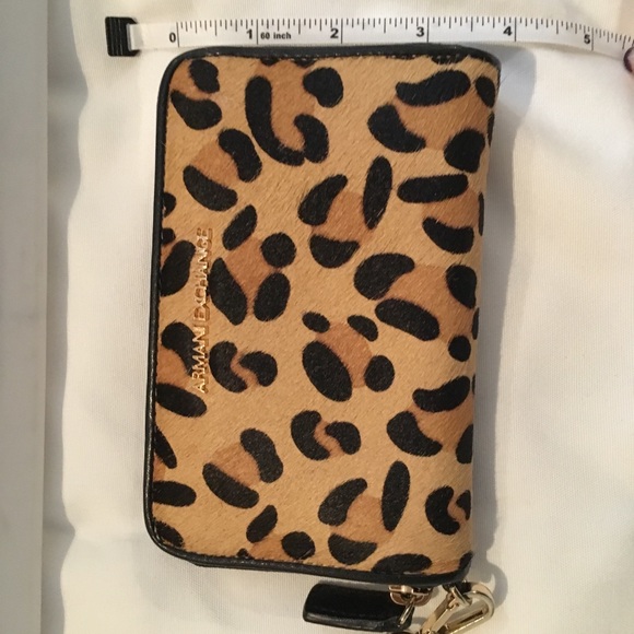 Price✂️ Amani Exchange Wristlet - Picture 6 of 8